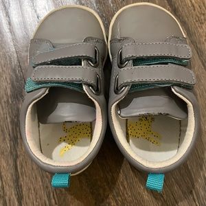Ten little shoes